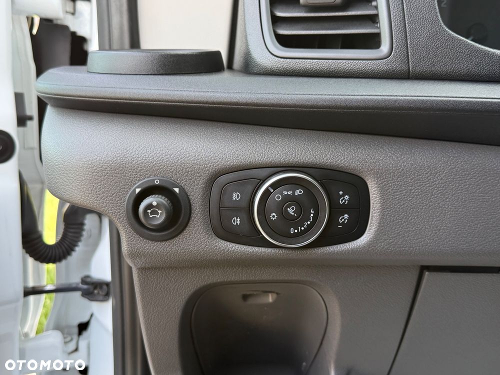 Ford Transit - 25
