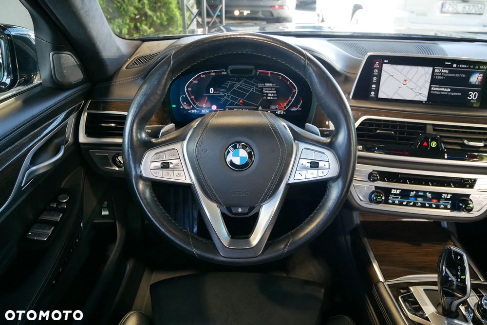 BMW Seria 7 750Li xDrive - 21