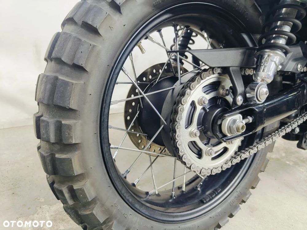 Triumph Street Scrambler - 12
