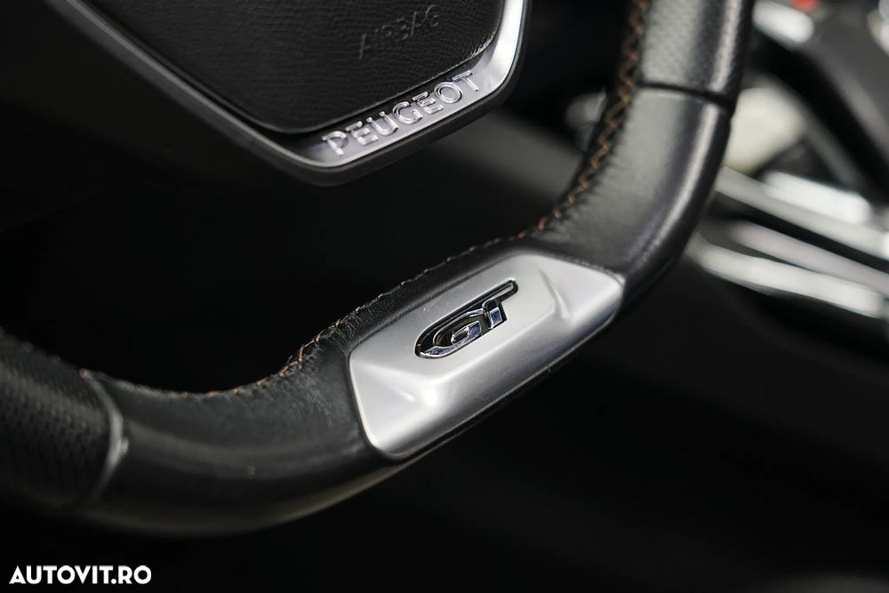 Peugeot 3008 Plug-In Hybrid 225 e-EAT8 GT - 9