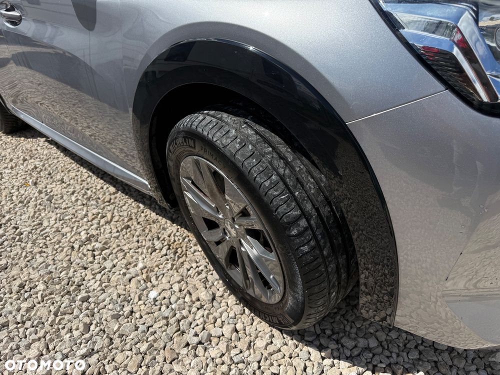 Peugeot 208 - 23