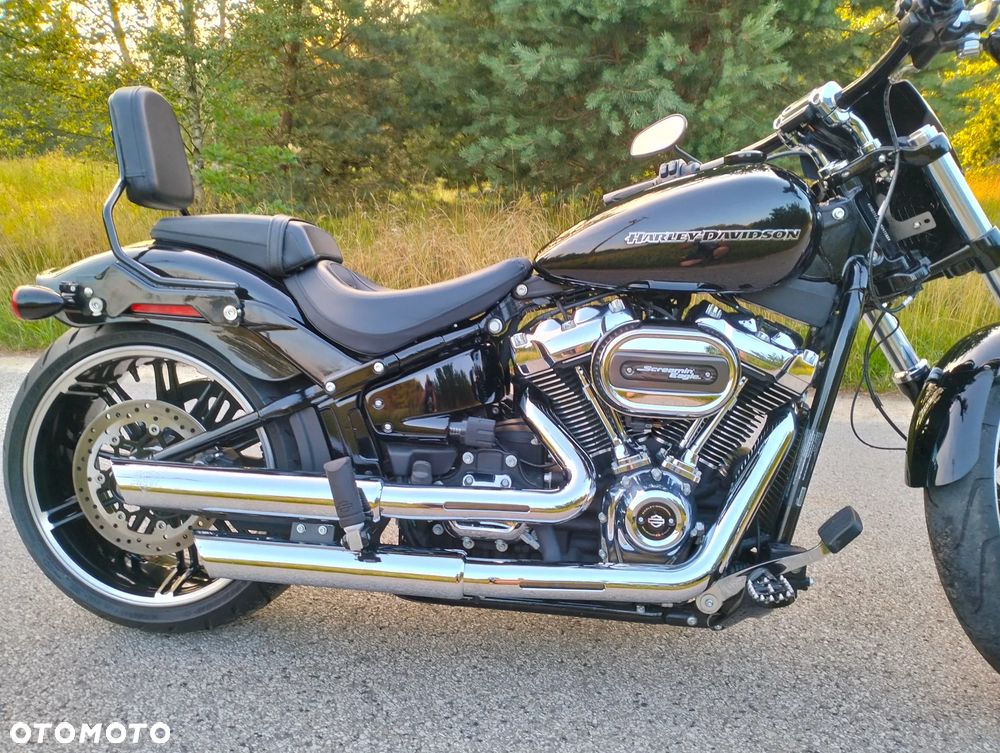 Harley-Davidson Softail Breakout - 23
