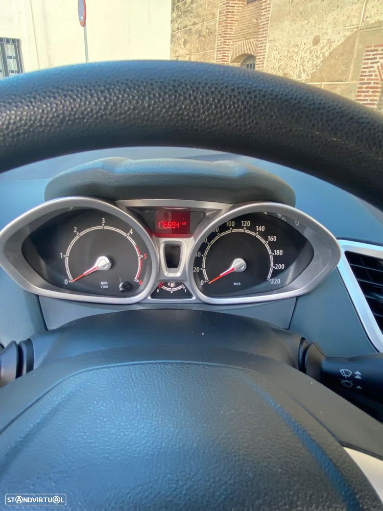 Ford Fiesta 1.6 TDCi Titanium - 10