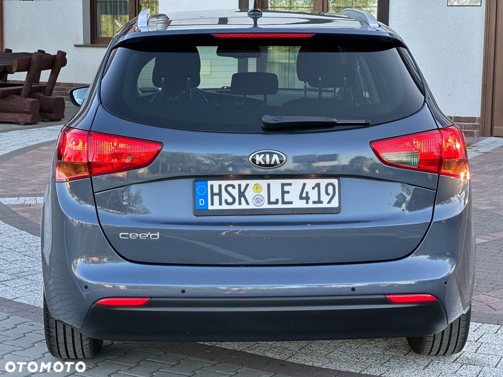 Kia Ceed 1.4 CVVT Dream-Team Edition - 11