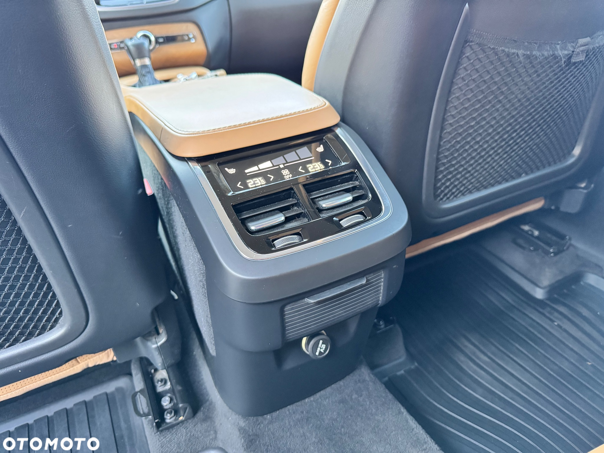 Volvo XC 90 D5 SCR AWD Inscription 7os - 24