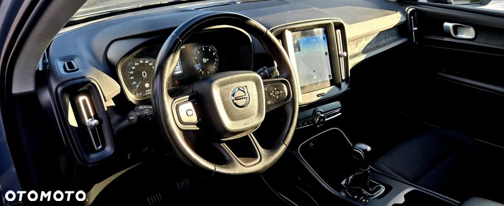 Volvo XC 40 T3 Momentum Pro - 19