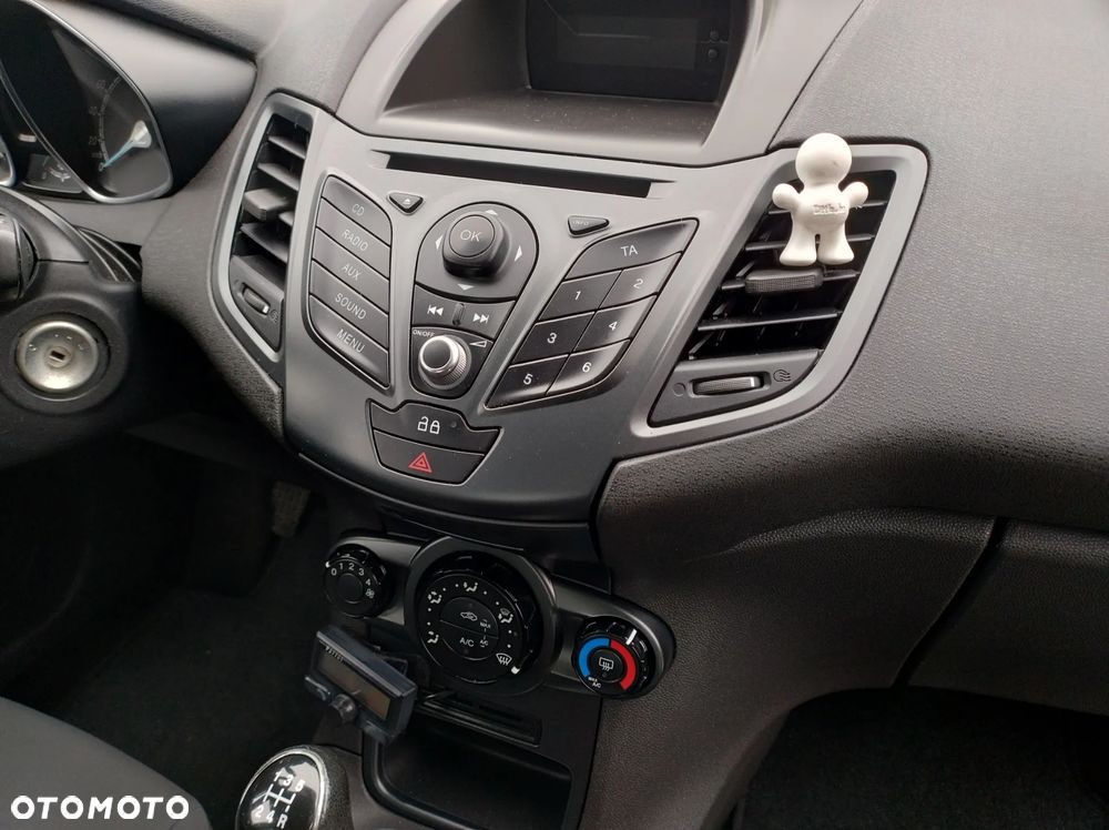 Ford Fiesta 1.25 Champions Edition - 33