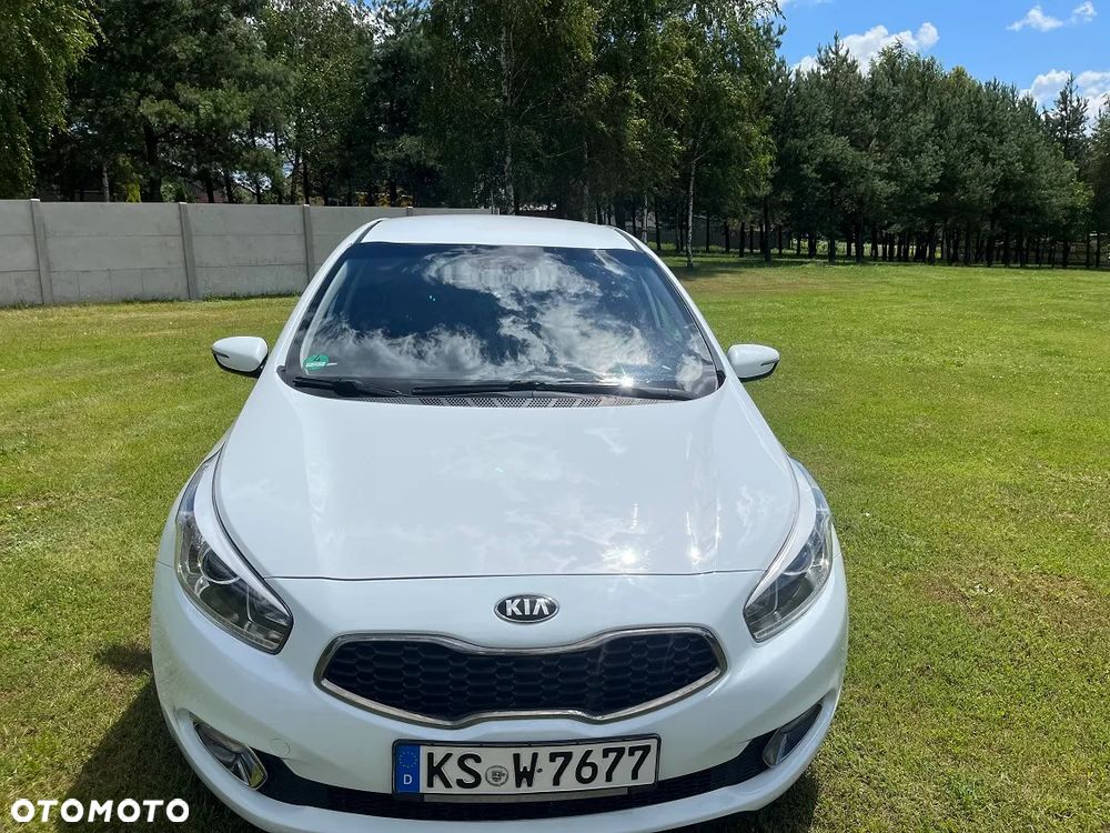 Kia Ceed 1.6 GDI Dream Team Edition - 12