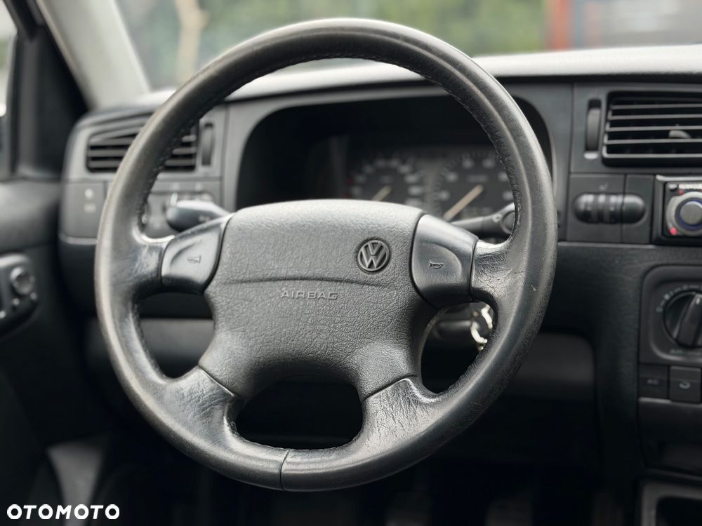 Volkswagen Golf - 10