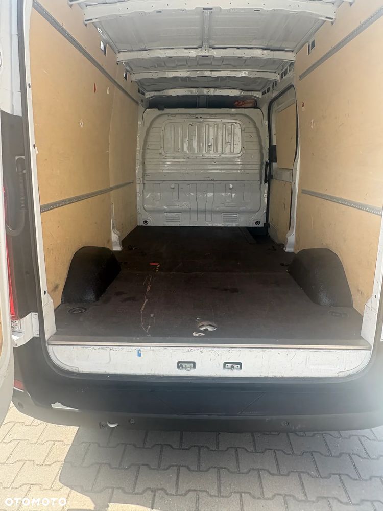Maxus Deliver 9 - 9