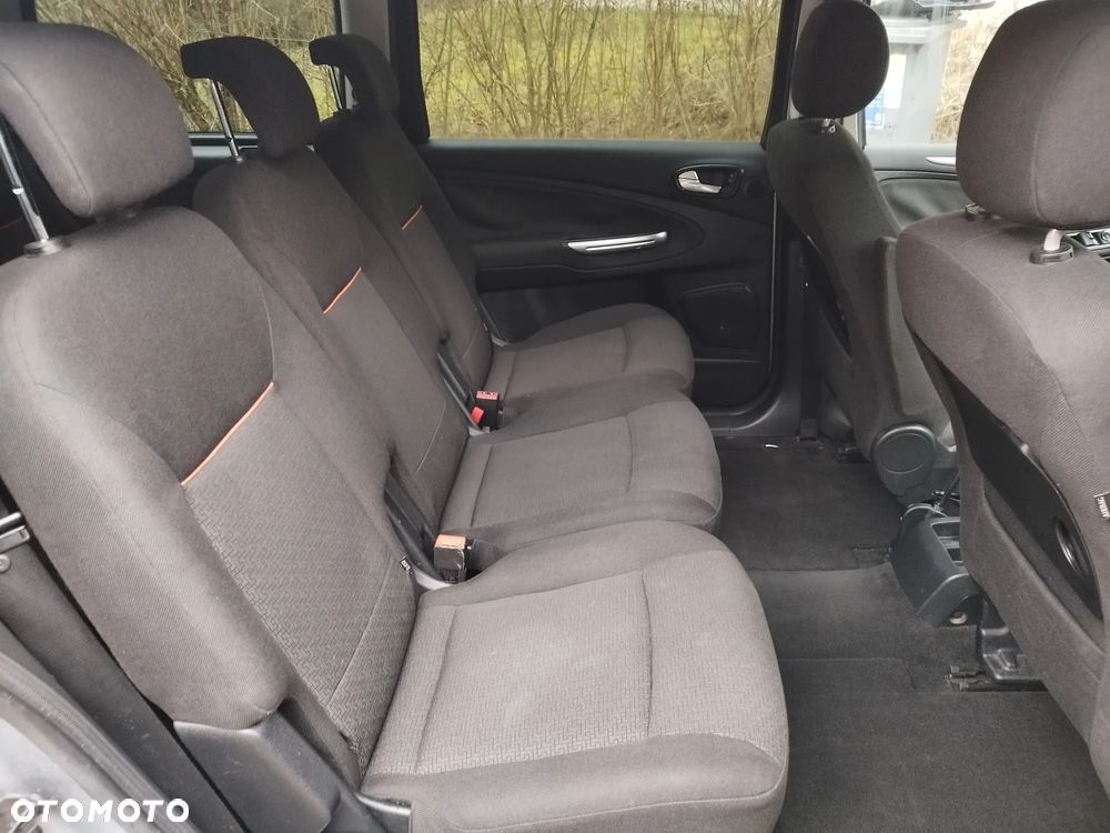 Ford Galaxy - 12