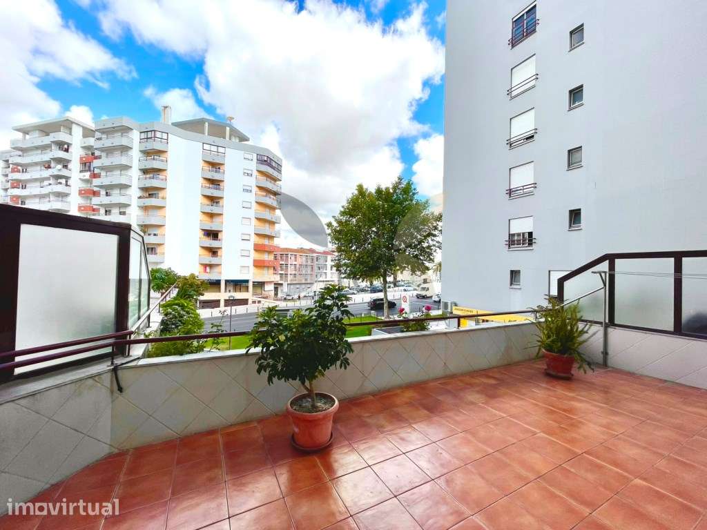 T2 com Terraço e Garagem no Centro de Setúbal - Grande imagem: 2/27