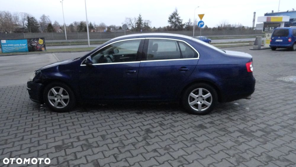 Volkswagen Jetta 1.9 TDI Comfortline - 6
