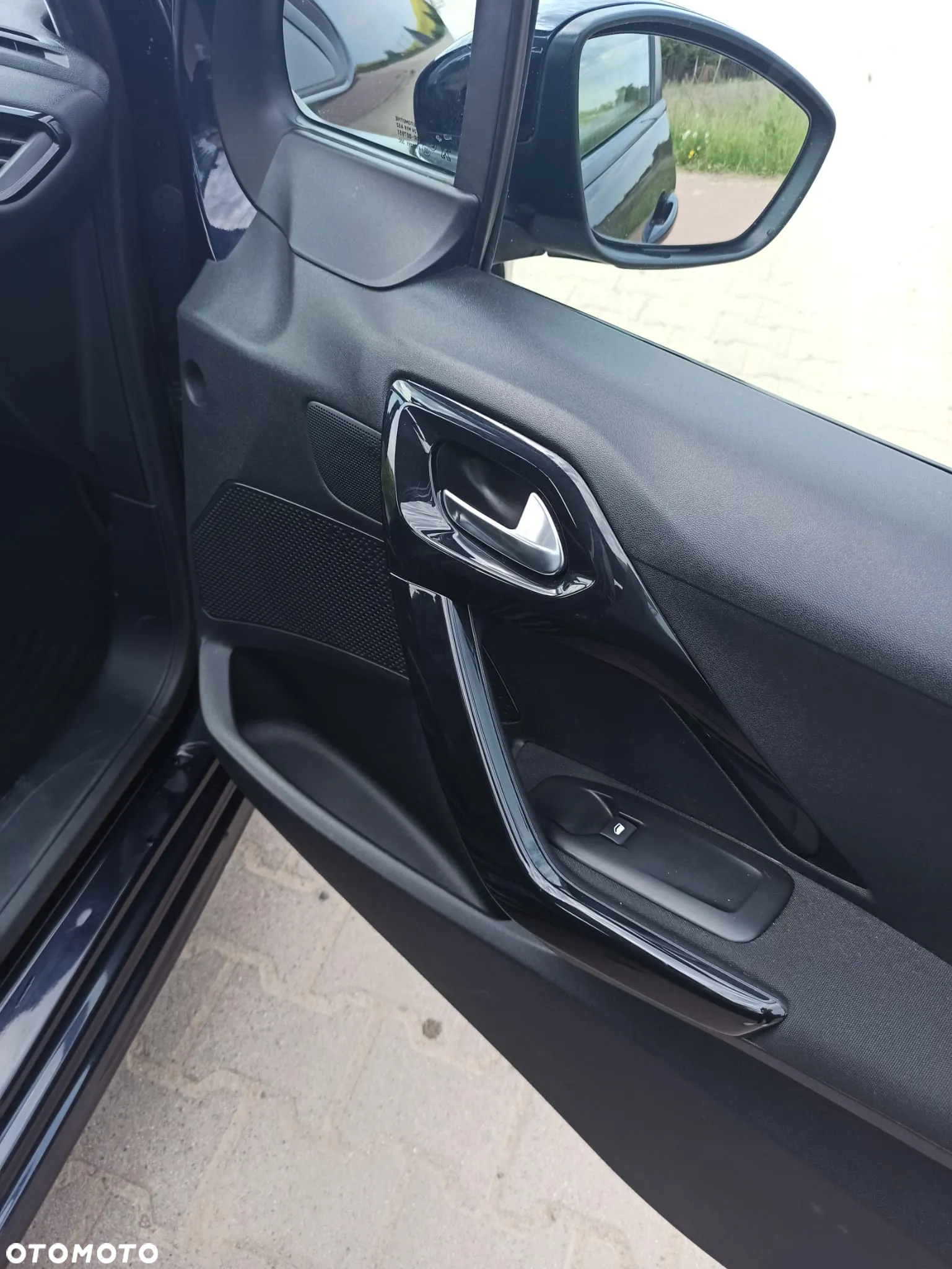 Peugeot 208 - 11