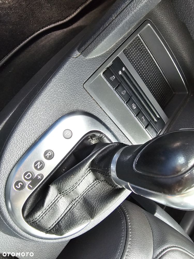 Volkswagen Touran 1.6 TDI DPF BlueMotion Technology DSG Highline - 8