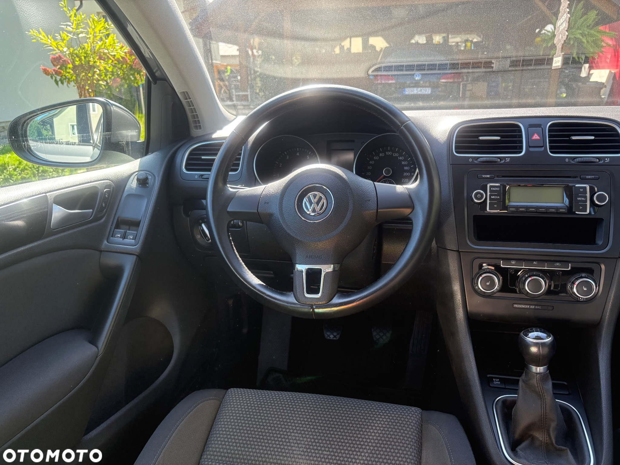 Volkswagen Golf - 22