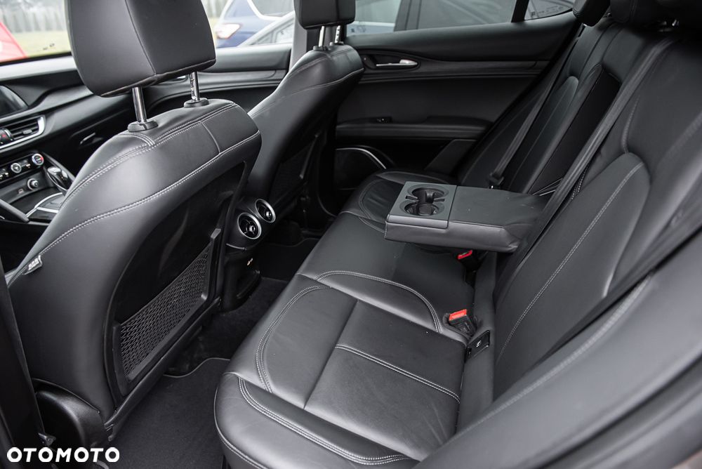 Alfa Romeo Stelvio 2.0 Turbo 16V AT8-Q4 First Edition - 29