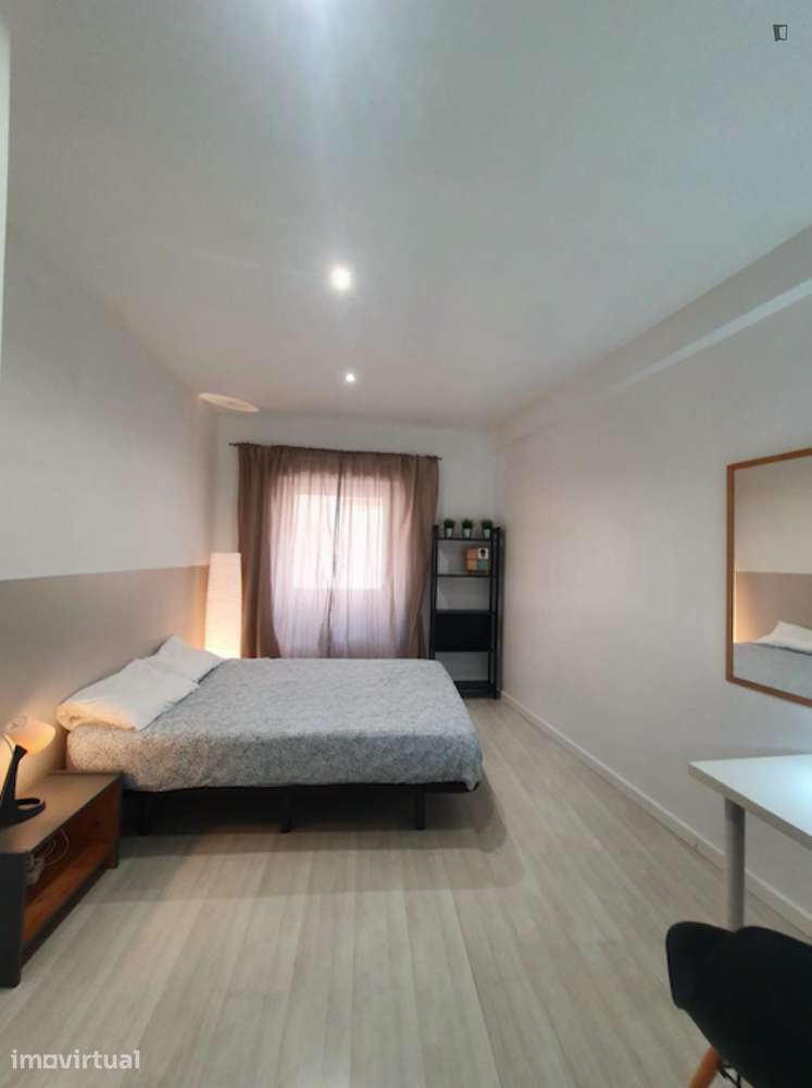 Quarto - localizado em Baixa Coimbra - Grande imagem: 3/16