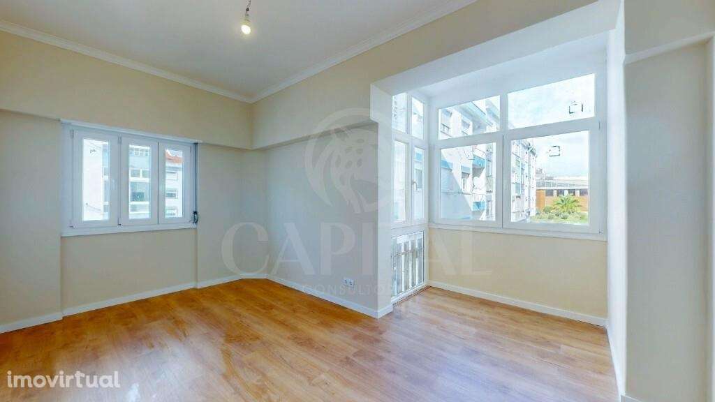 T3 Remodelado com Terraço no Coração de Odivelas – Rua Dr. Sousa Marti - Grande imagem: 2/33