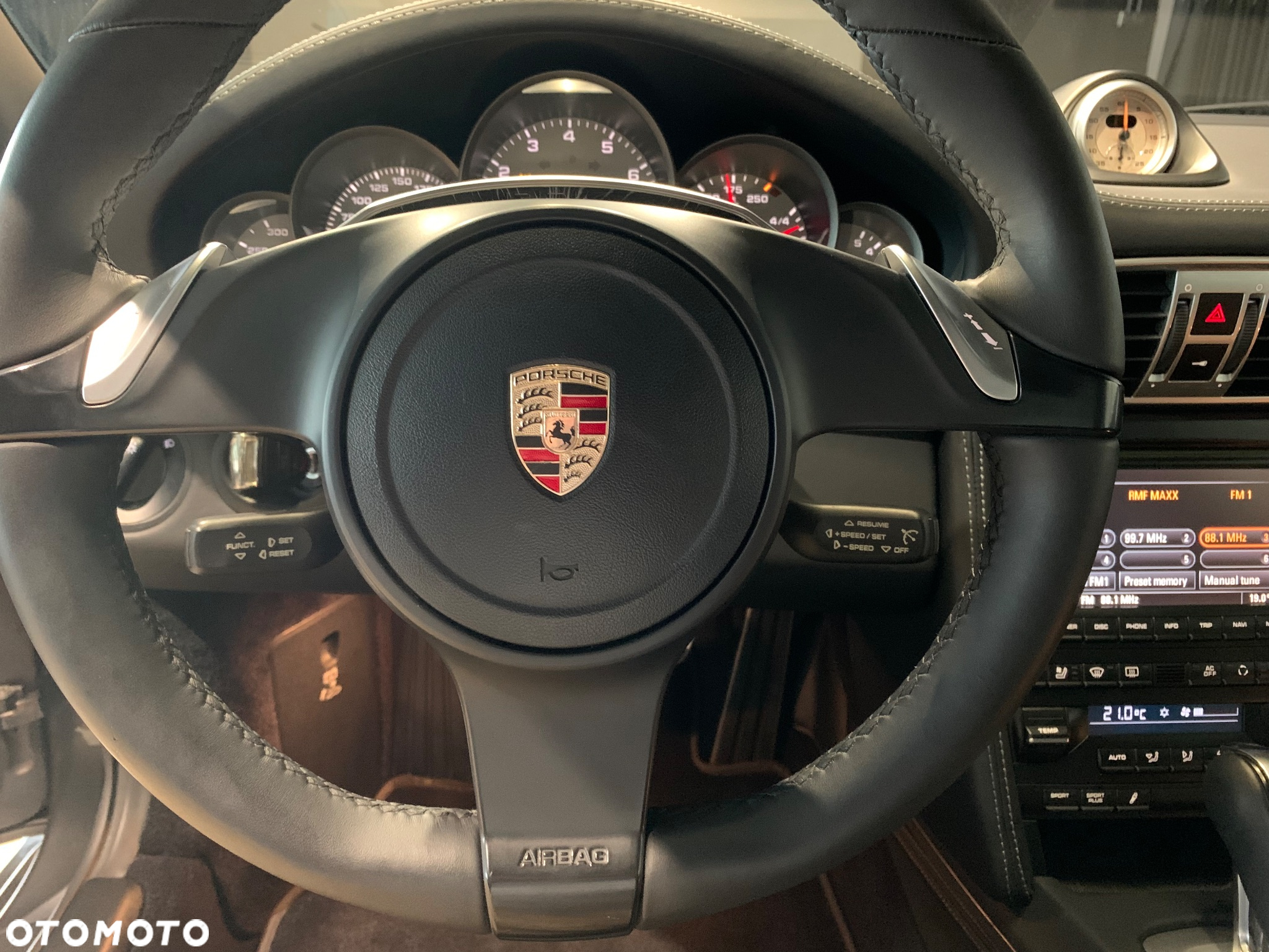 Porsche 911 Carrera S PDK - 30