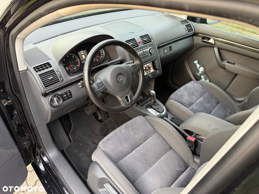 Volkswagen Touran 2.0 TDI DPF DSG Highline - 9