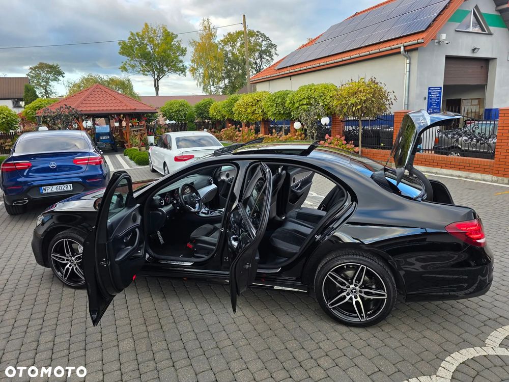 Mercedes-Benz Klasa E 220 d 4-Matic 9G-TRONIC - 30
