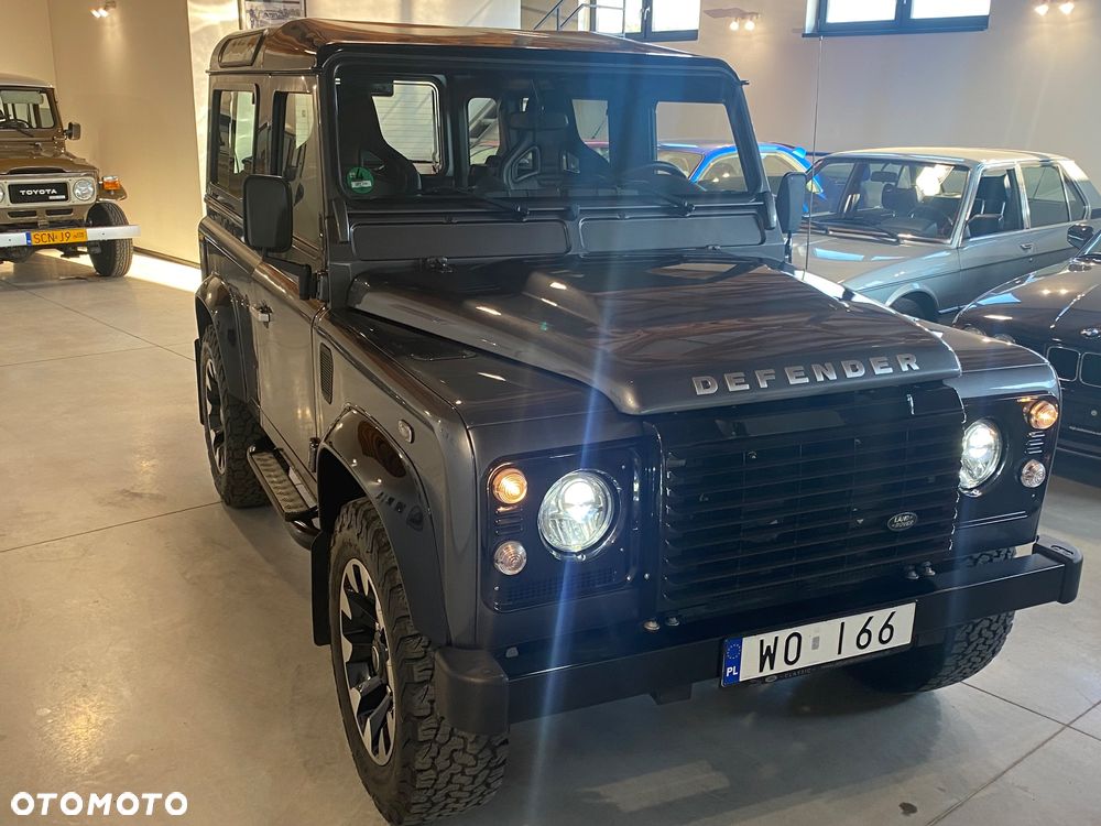 Land Rover Defender - 25