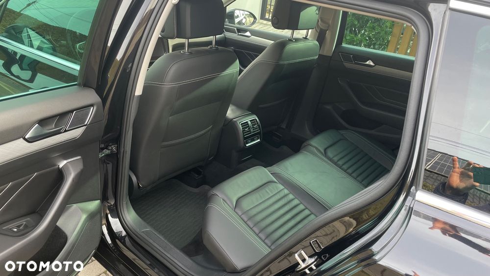 Volkswagen Passat Variant 2.0 TDI SCR DSG Business - 9