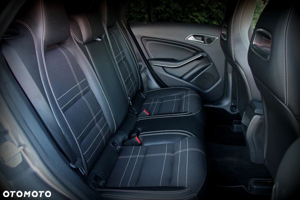 Mercedes-Benz CLA 180 Urban - 13