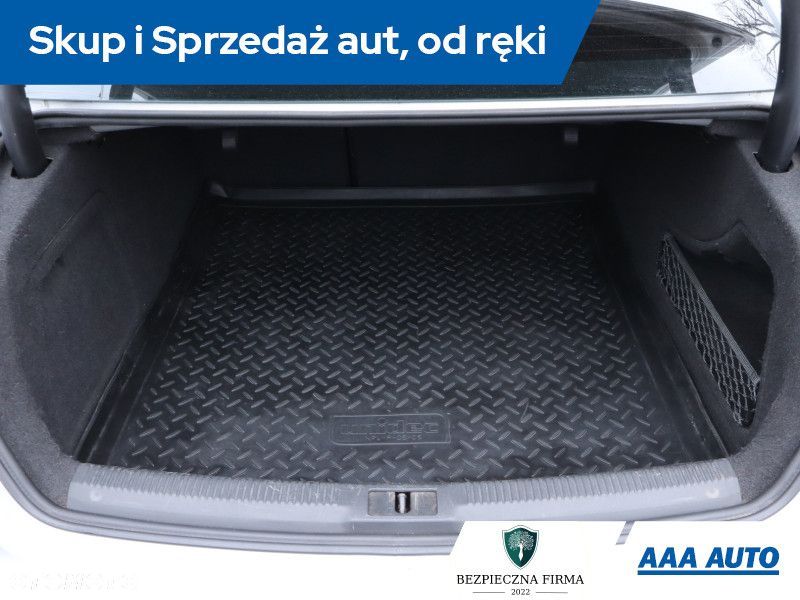 Audi A4 Limousine - 15
