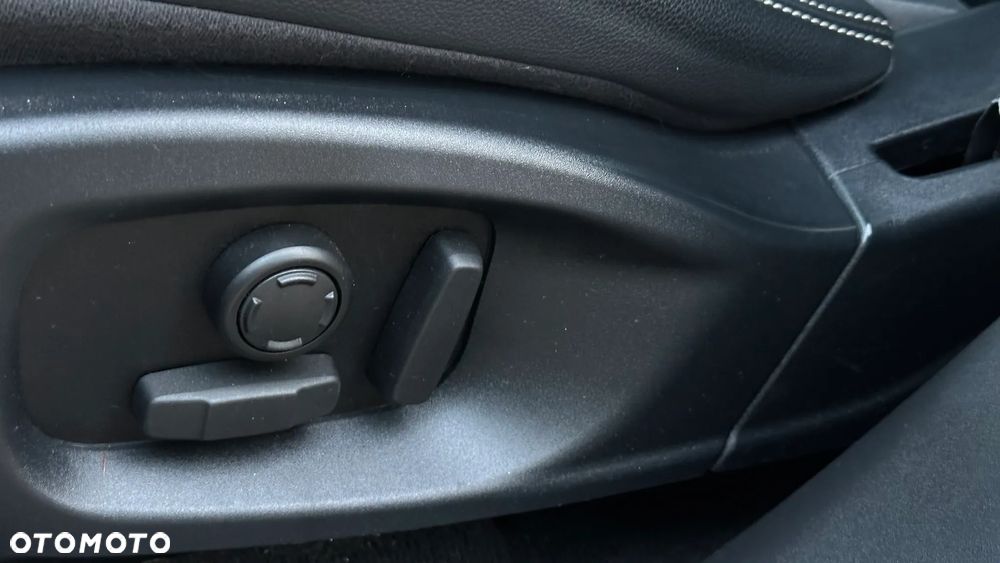 Jaguar F-Pace D200 AWD R-Dynamic HSE 90th Anniversary Edition - 17