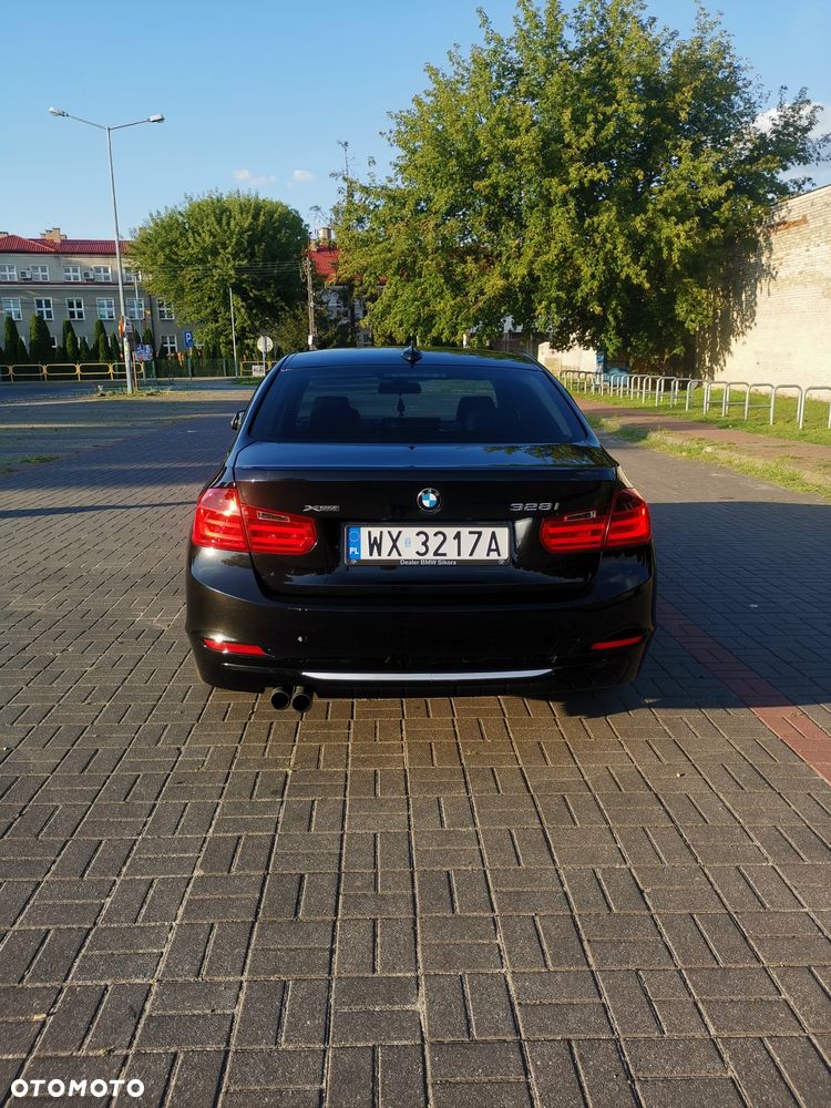 BMW Seria 3 328i xDrive Luxury Line - 4