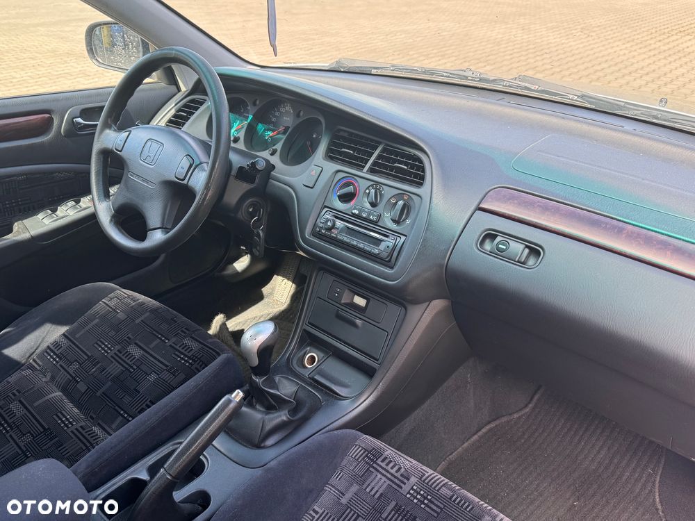 Honda Accord 1.8i LS - 13