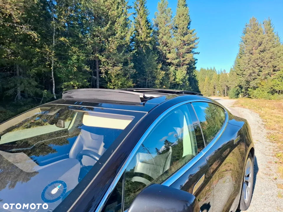 Tesla Model S - 4