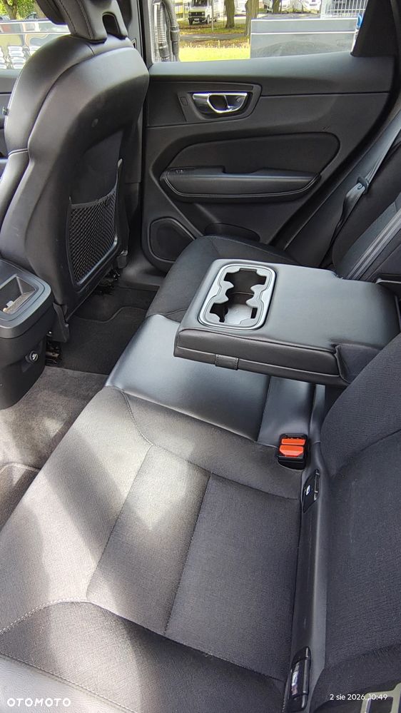Volvo XC 60 D4 Momentum Pro - 10