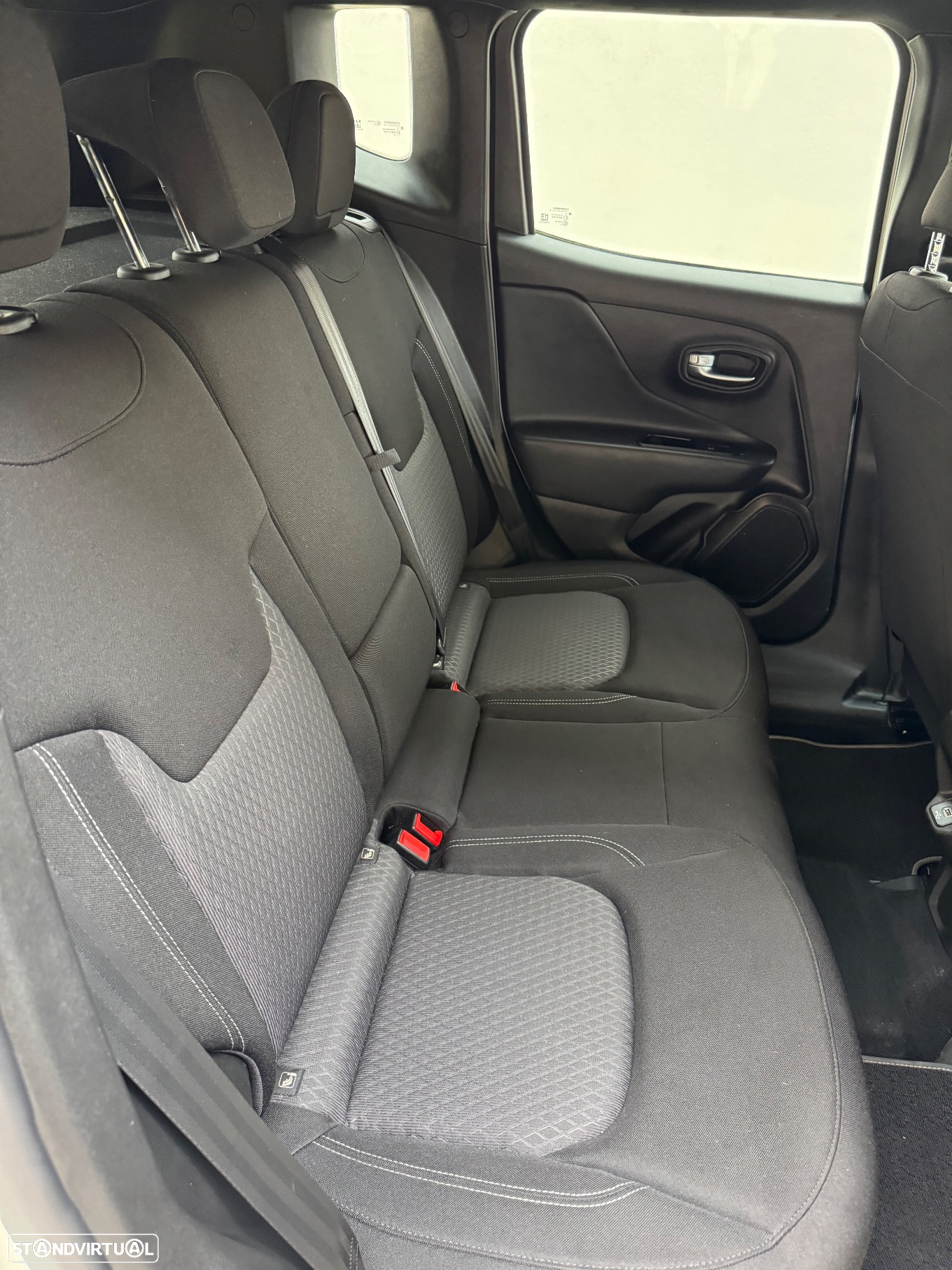 Jeep Renegade 1.0 T Sport - 33