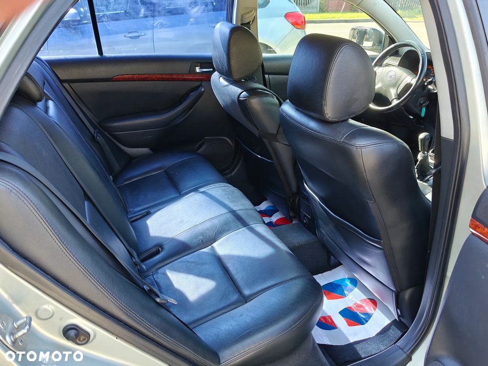 Toyota Avensis 2.0 D-4D Executive - 8