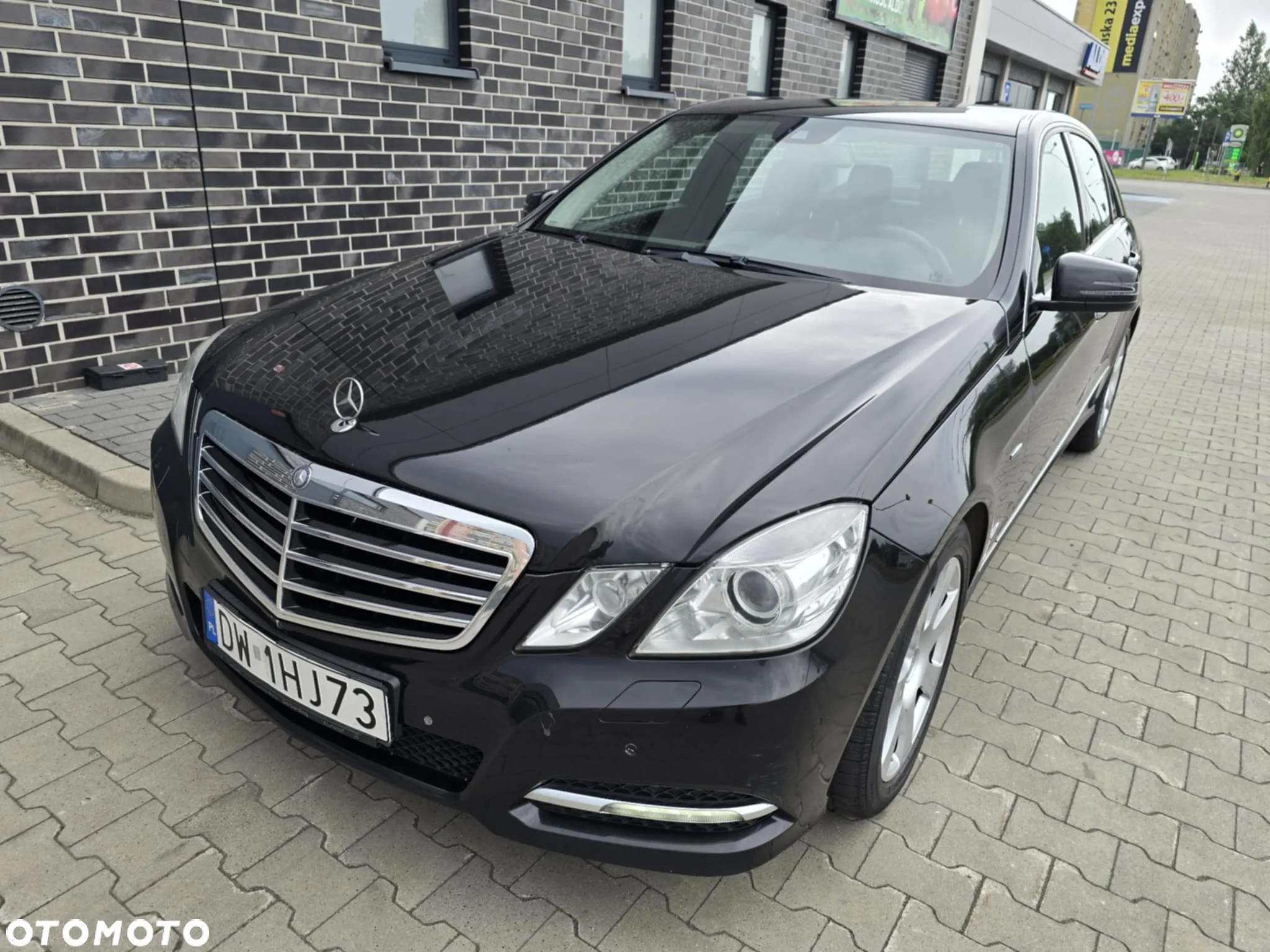 Mercedes-Benz Klasa E 200 T BlueEFFICIENCY 7G-TRONIC Avantgarde - 36