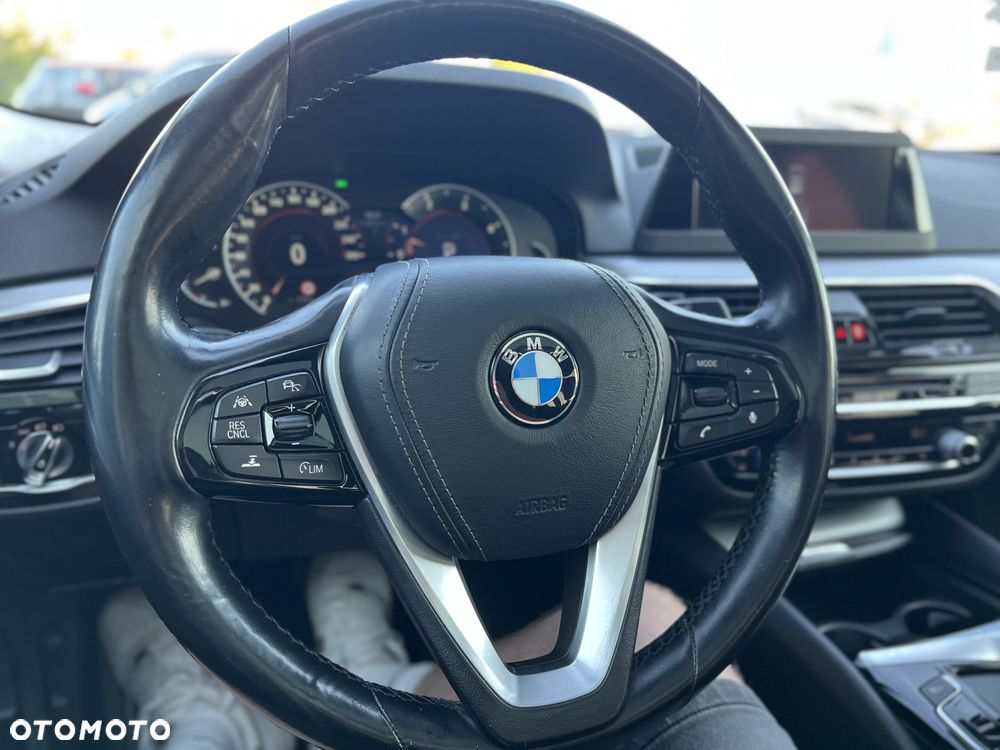 BMW Seria 5 530d xDrive - 10