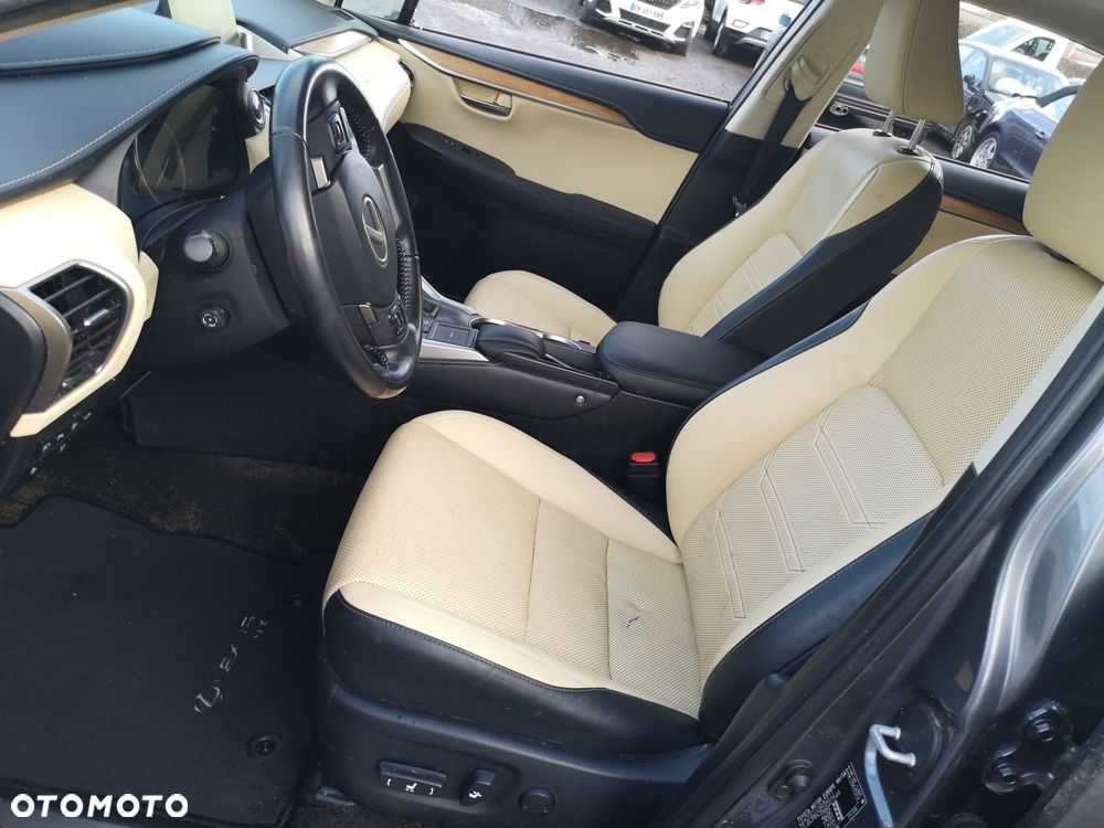 Lexus NX 300h E-FOUR Executive Line - 32