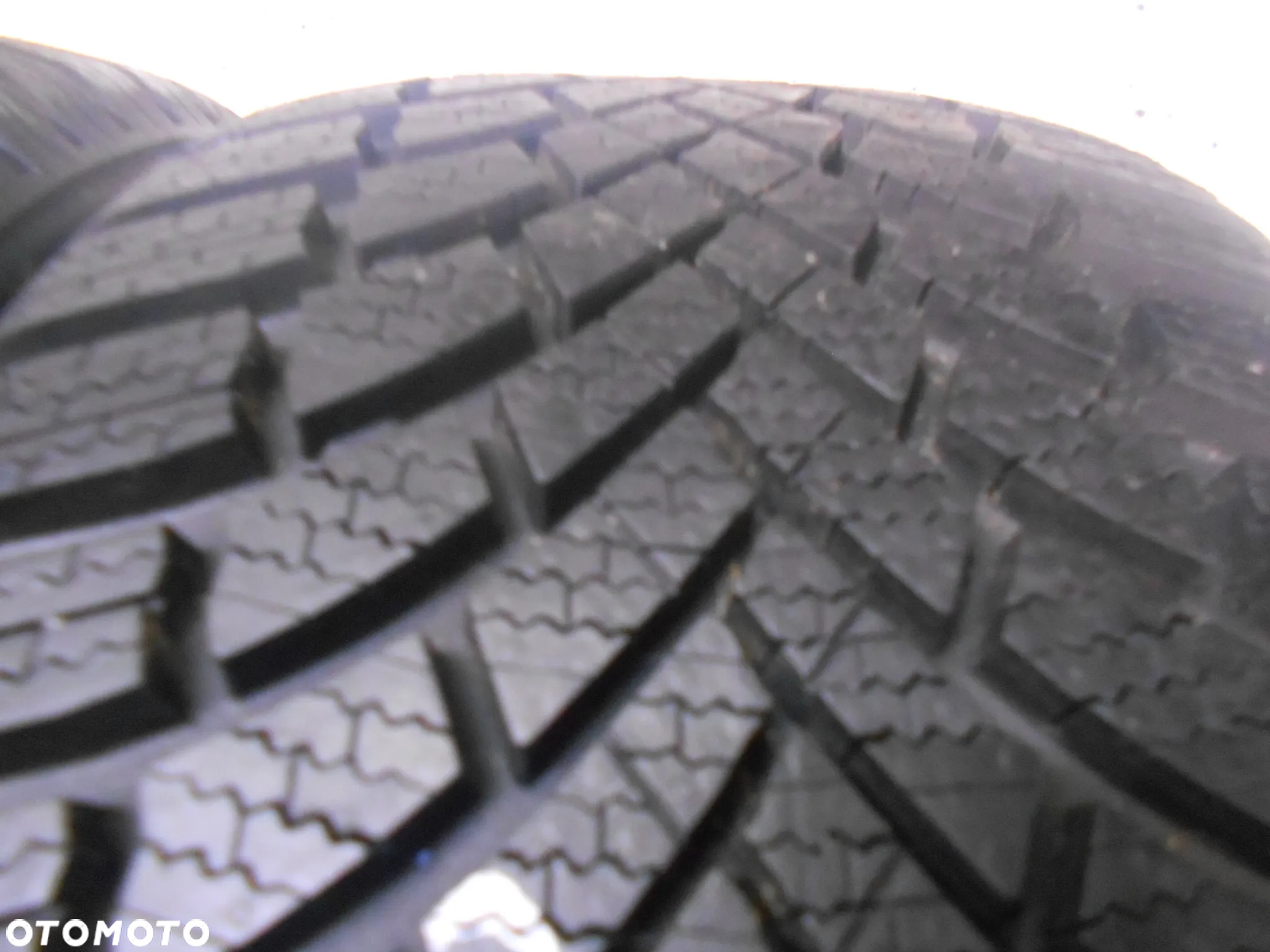 OPONY 225/45R17 BRIDGESTONE BLIZZAK LM 005 DOT 4119 8MM - 4