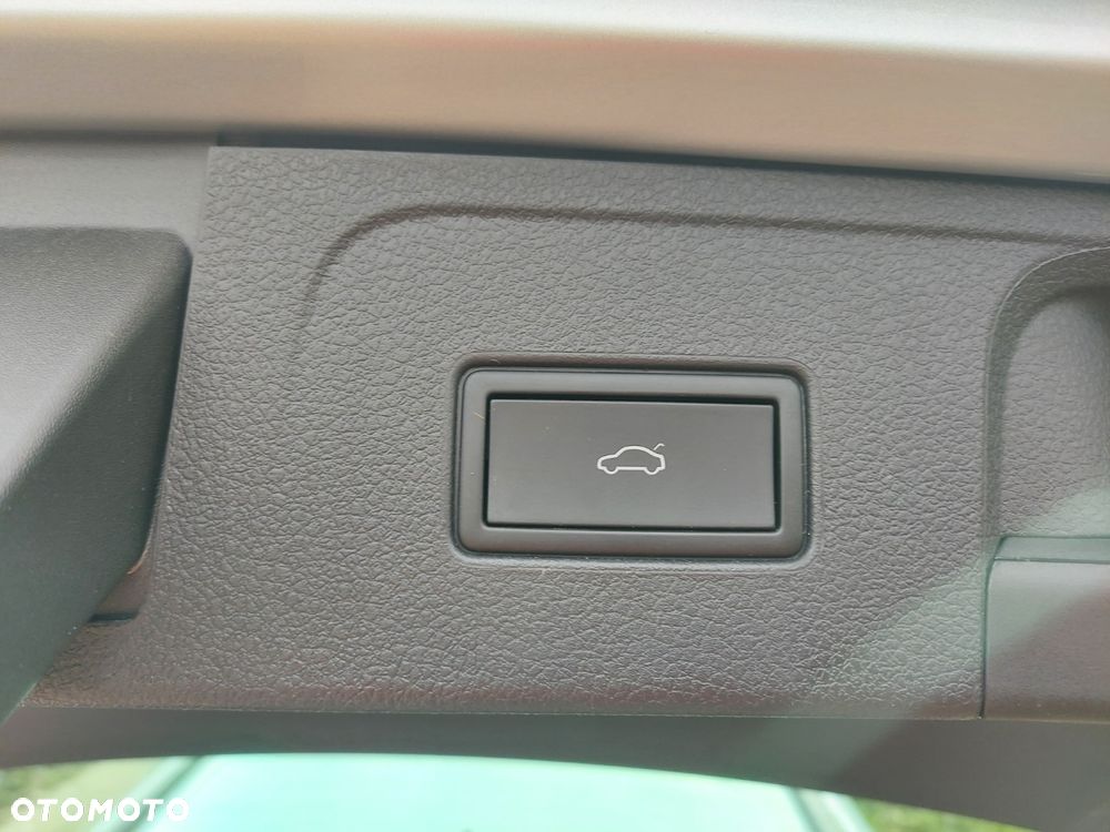 Volkswagen Passat Variant 2.0 TDI SCR DSG BlueMotion Comfortline - 18