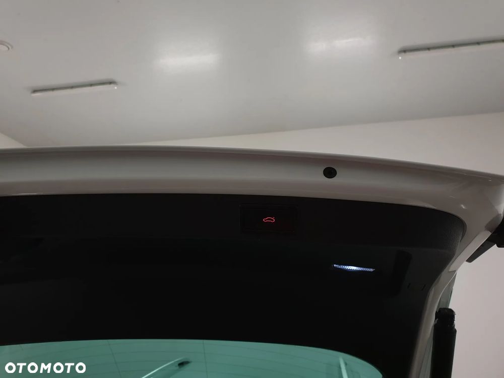 Skoda Superb 2.0 TDI L&K DSG - 35