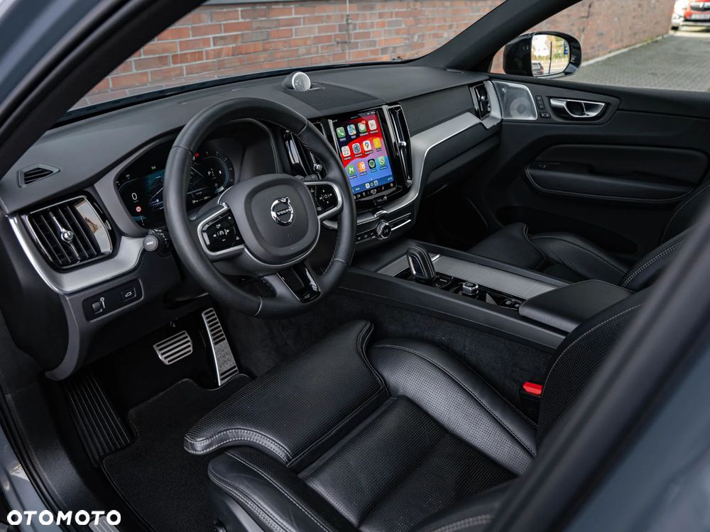 Volvo XC 60 B4 D Plus Dark - 22