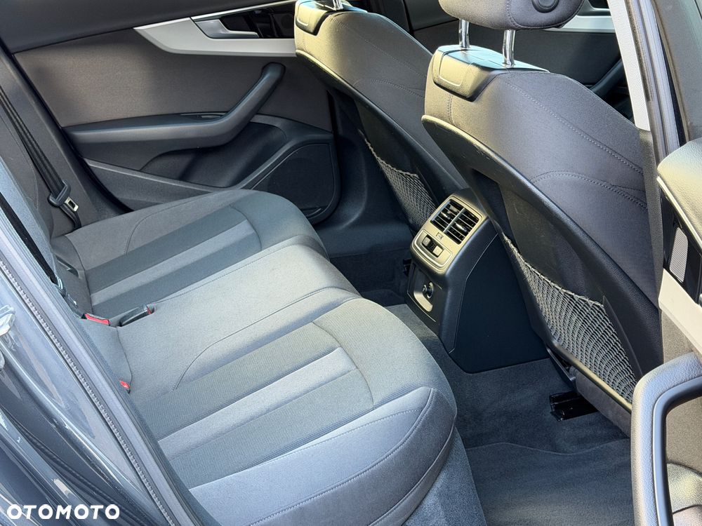 Audi A4 Limousine - 36