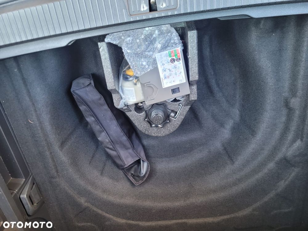 Volkswagen Passat Variant 2.0 TDI SCR DSG Comfortline - 10