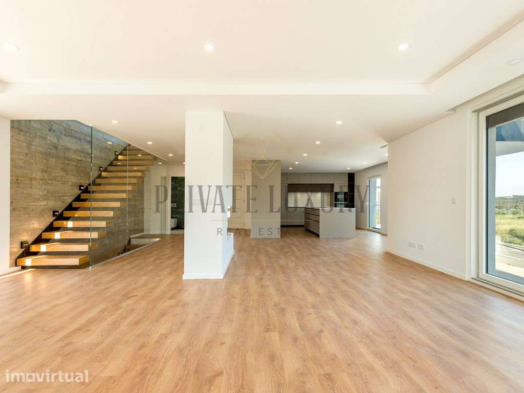Moradia de Luxo T5 com Piscina em Belas, Sintra | Design Contemporâ... - Grande imagem: 4/25