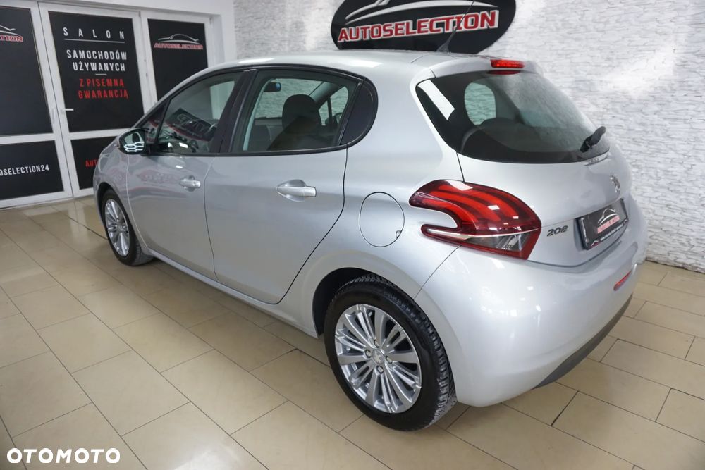 Peugeot 208 - 9