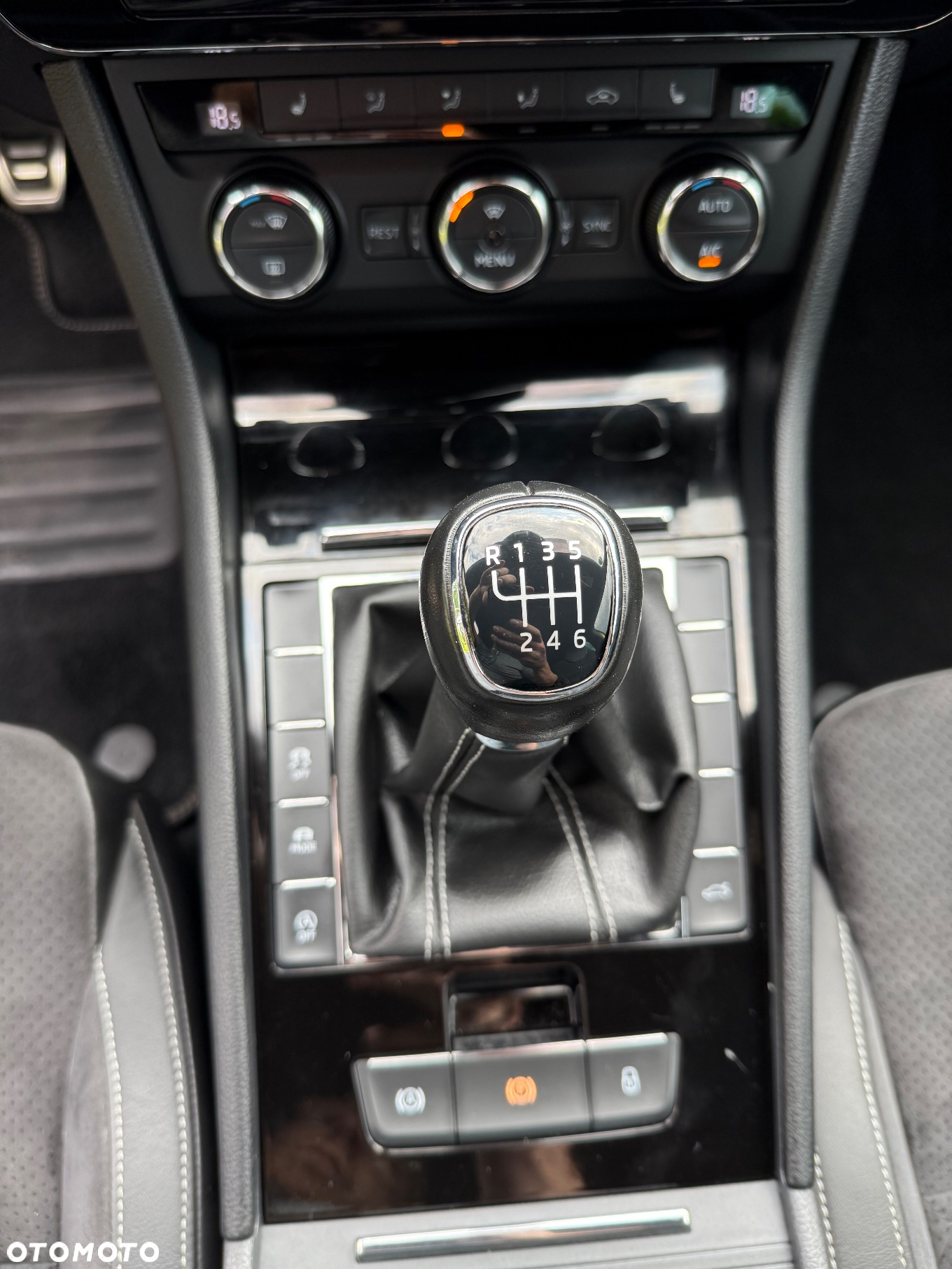 Skoda Superb 2.0 TDI Sportline - 11