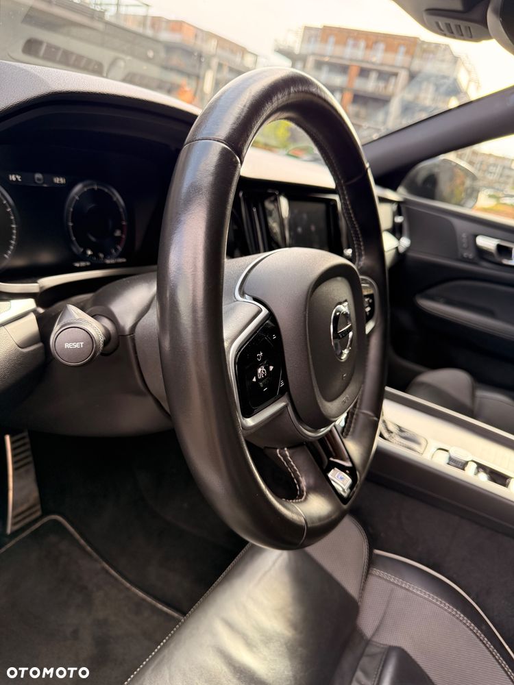 Volvo V60 D4 R-Design - 23